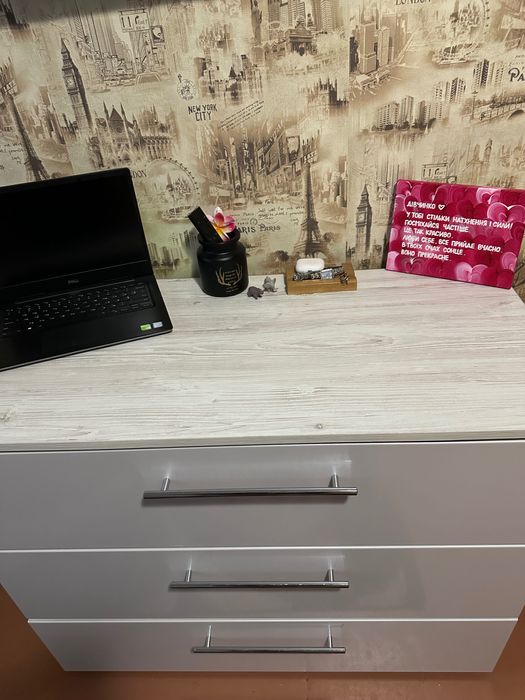 Продам комод с полками