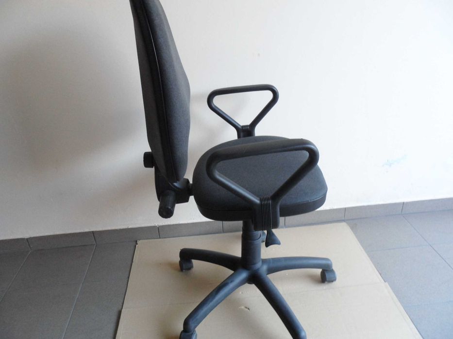 krzesło do biurka obrotowe  BRAWO   NOWY STYL