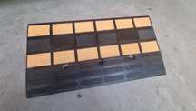 najazd gumowy drogowy 60x30x10 cm za 1 sztukę 80 zl za całość  3900