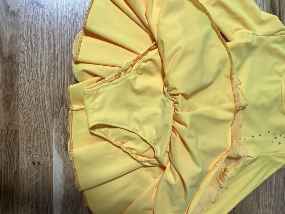 Сукня для виступів з фігурного катання