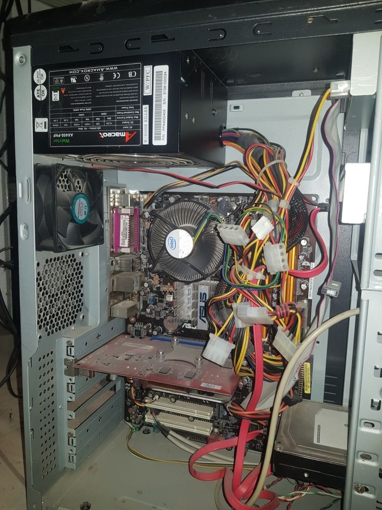 Komputer stacjonarny + monitor