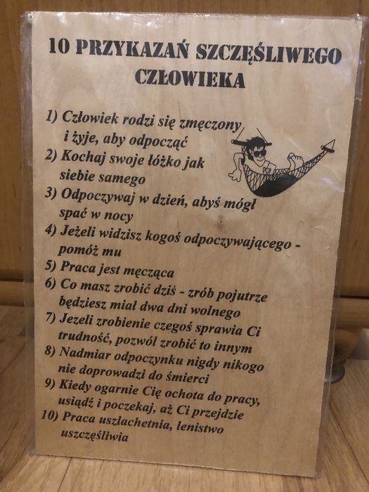 Tablica drewniana 10 przykazań szczęśliwego człowieka