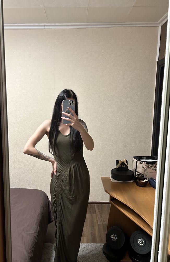 Длинное темно зеленое женское платье хаки в пол S