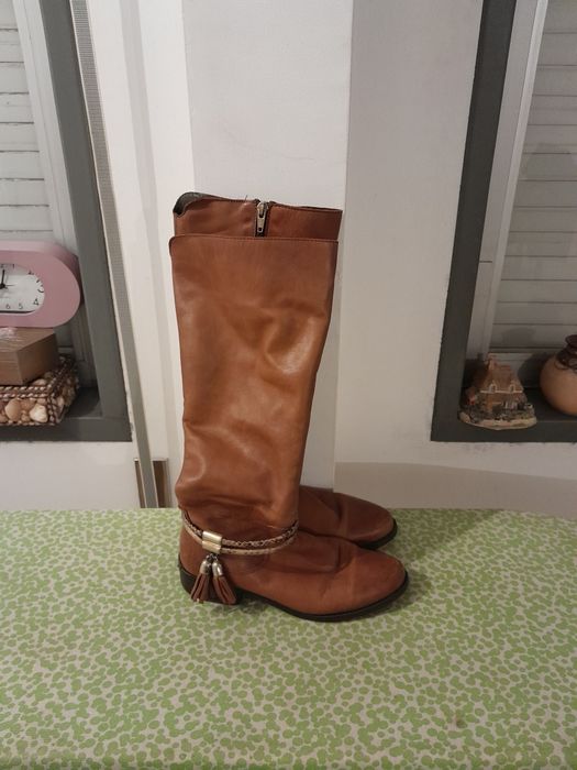 Vendo Botas de Senhora RUGUI muito bonitas como novas