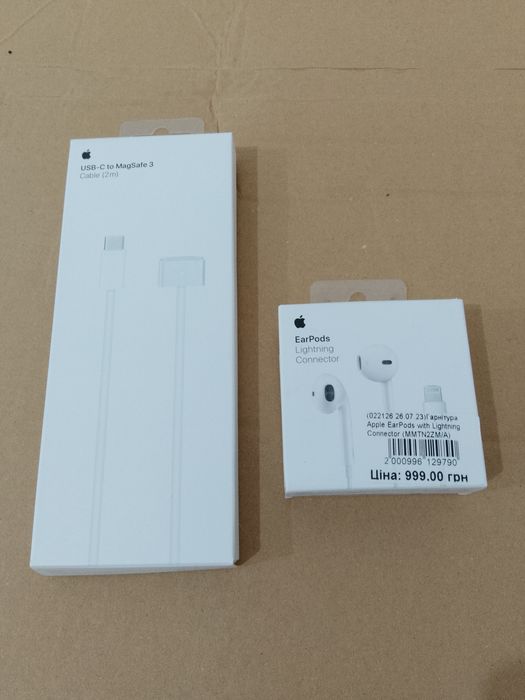 Коробка упаковка техніки Apple