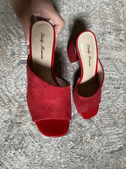 Шльопанці на підборах, мюлі