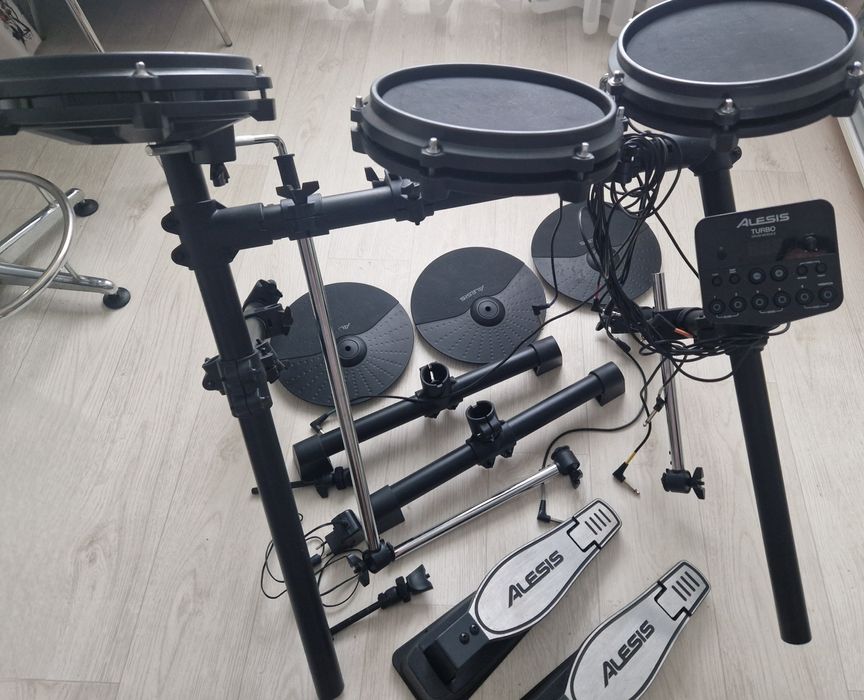 Продам барабани Alesis