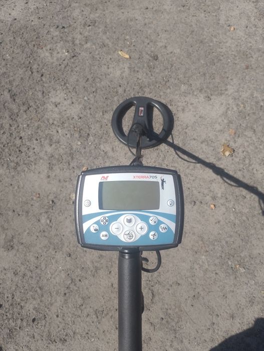 Продам металошукач Minelab x-terra 705