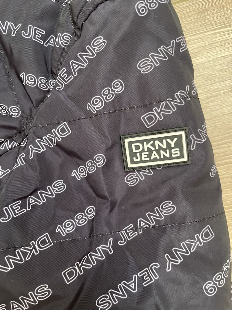 Двостороння  куртка на дівчинку DKNY 5-6 років
