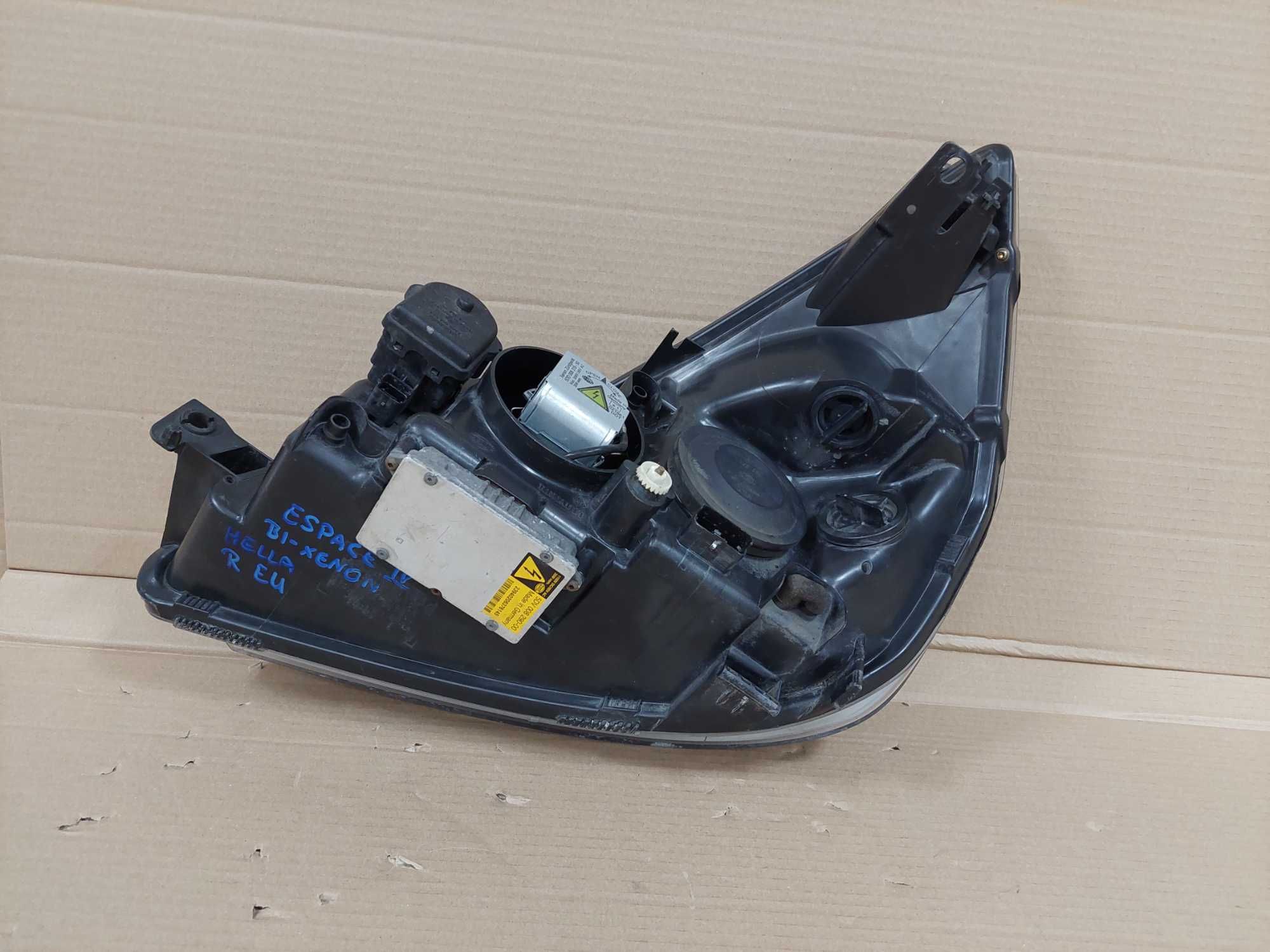 Renault Espace 4 IV 02-06r lampa Bi Xenon nieskrętny prawa EU KPL BDB