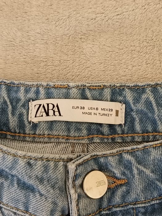 Джинси Zara . В розмірі М