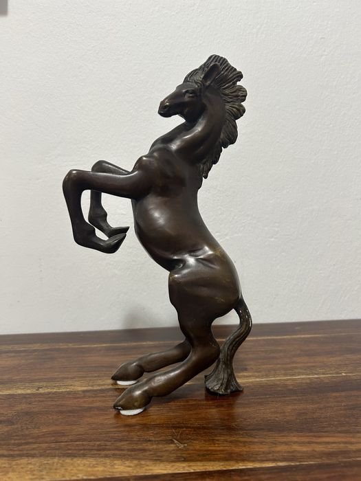 Koń z brązu figurka