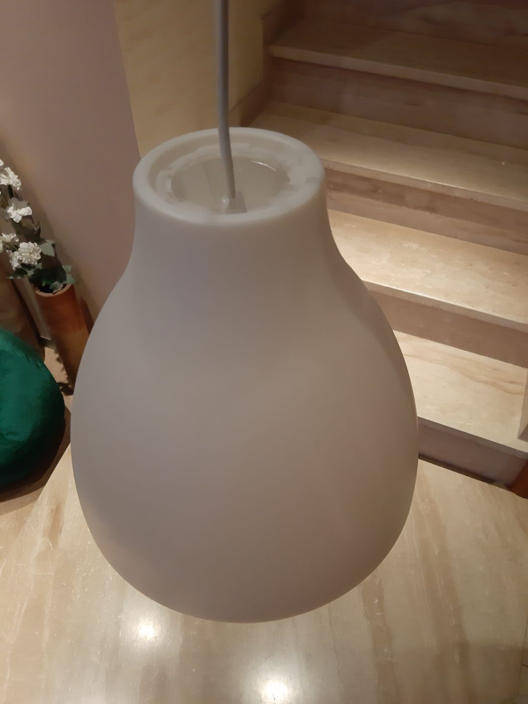 Lampa biała plastik żarówka kolekcja home lampka salon kuchnia wisząca