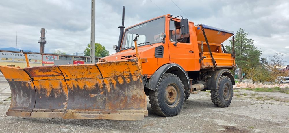 Unimog 1250 Mercedes-Benz pługopiaskarka ciągnik na katygorie B