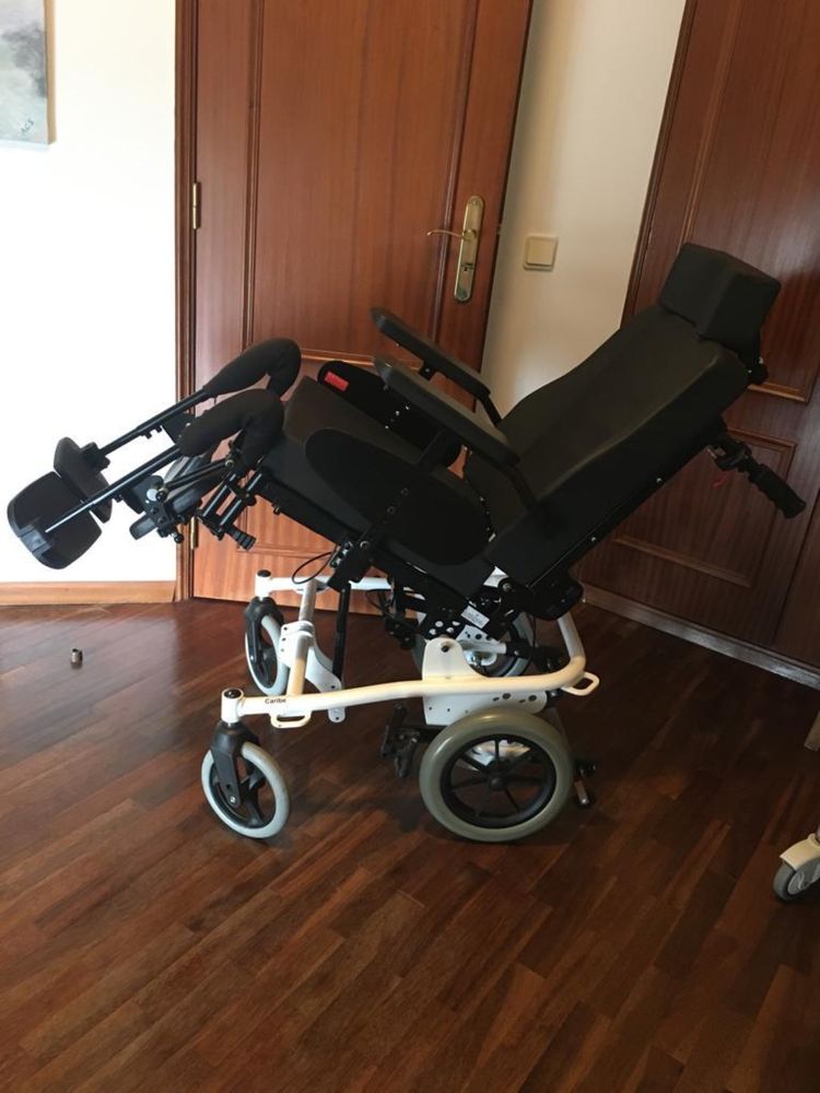 Vendo cadeira de rodas Caribe Orthos XXl