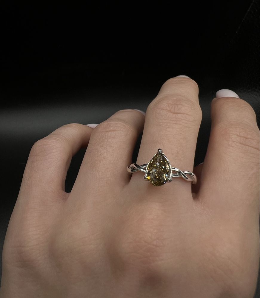 Pierścionek złoty z brylantem Pear 1,16 ct