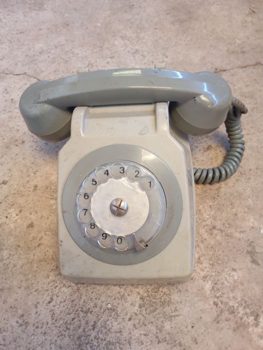 Vendo este telefone muito bonito bom estado antigo