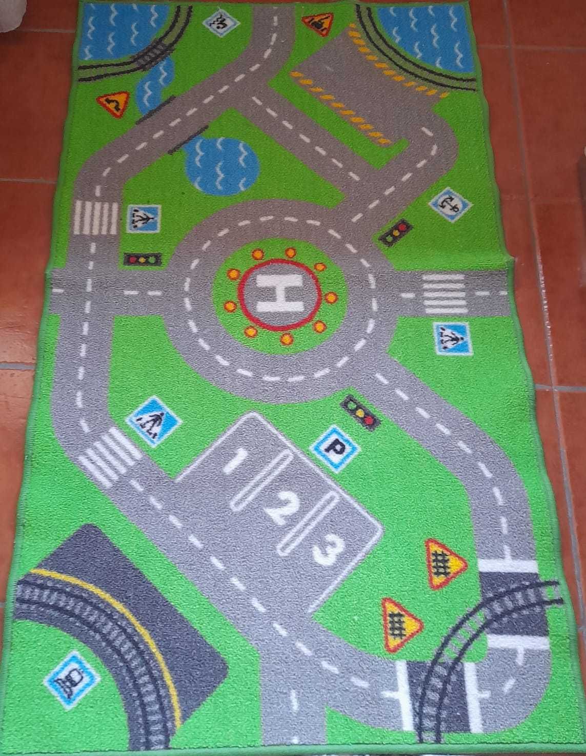 Tapete infantil antiderrapante com pista de carros