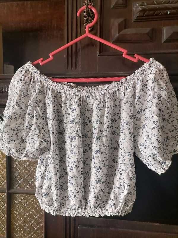 Blusa branca com padrão