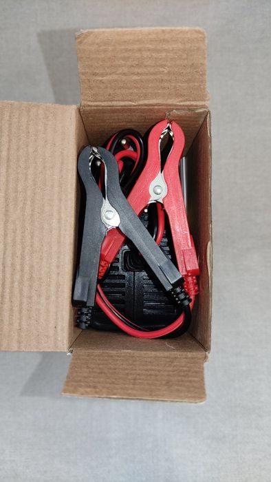 Зарядний пристрій Foxsur 12В, 5А. 
Зарядное устройство.