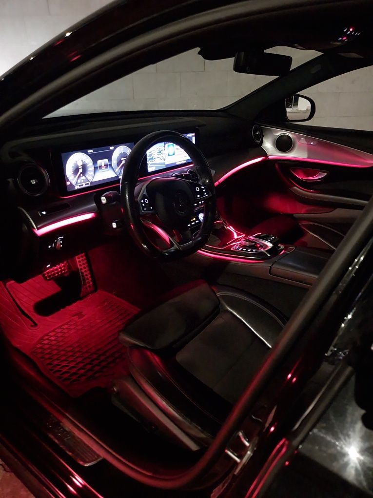 Mercedes-Benz E220d AMG 194cv  9G-TRONIC 
Transmissão: Caixa automátic