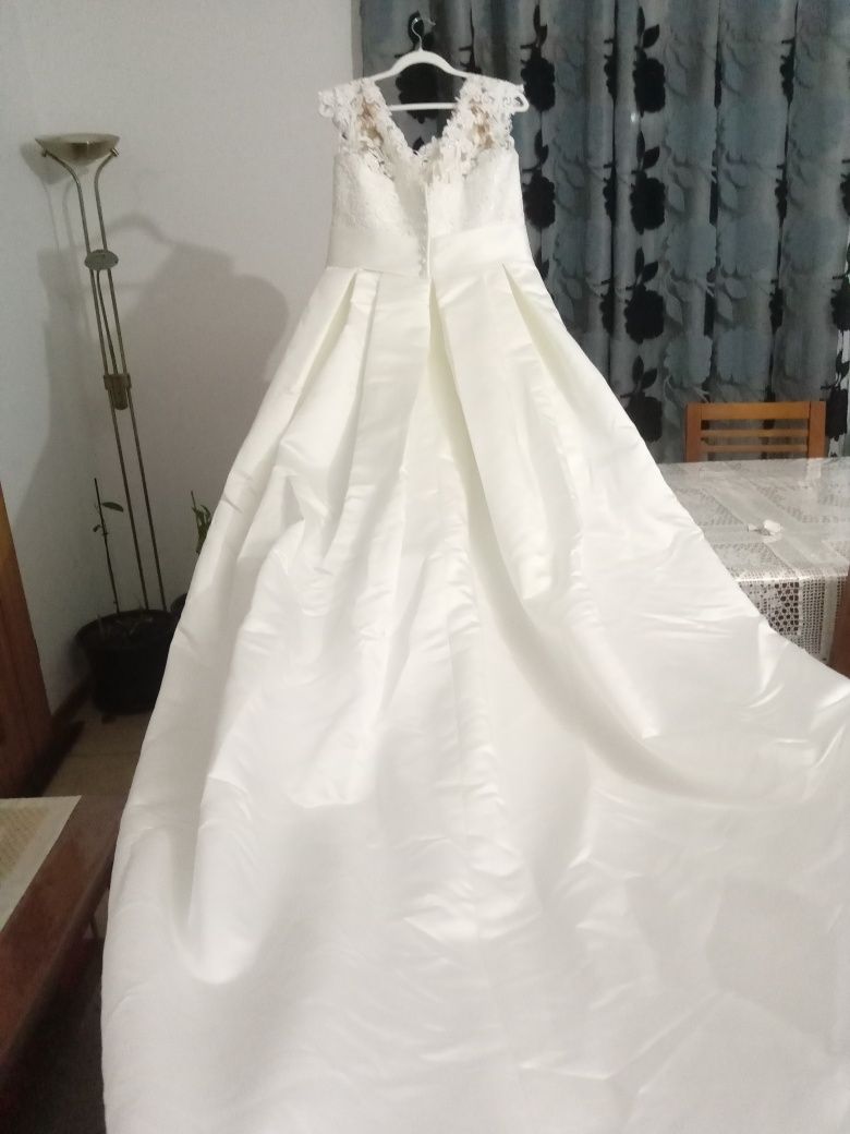 Vestido de noiva (A BELA NOIVA)