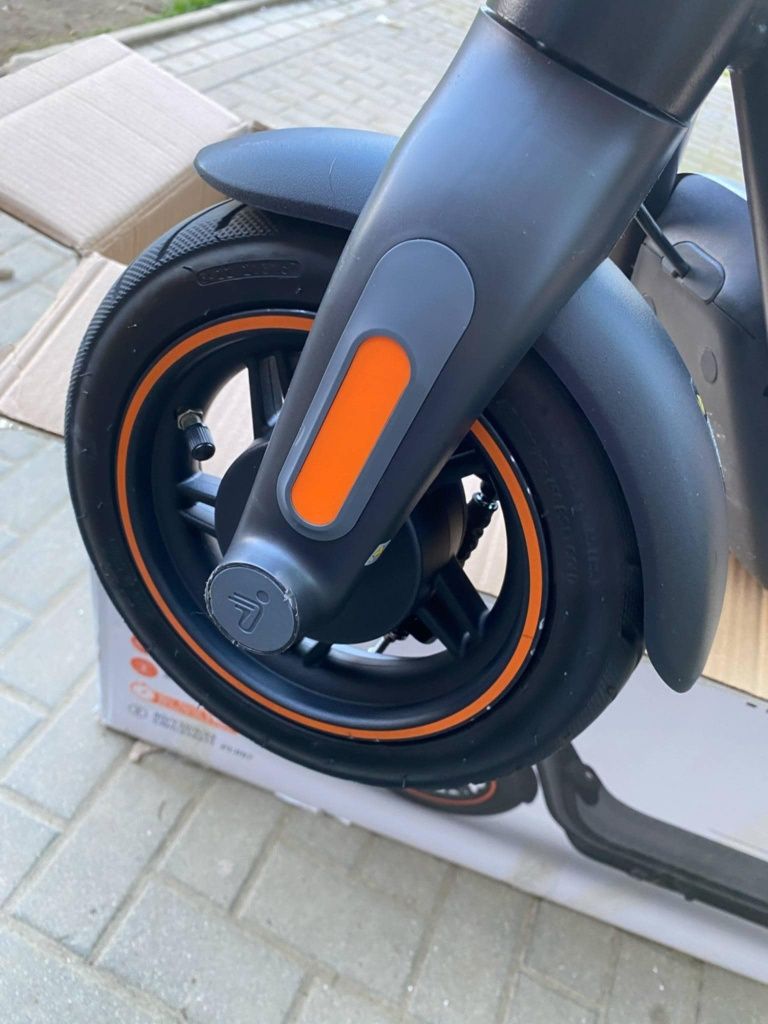 Hulajnoga elektryczna segwawy ninebot f65l
