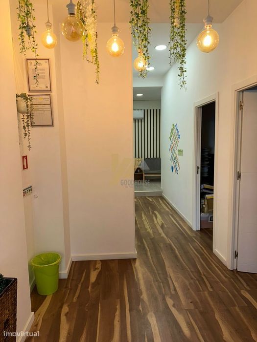 Loja com 4 gabinetes e sala de espera