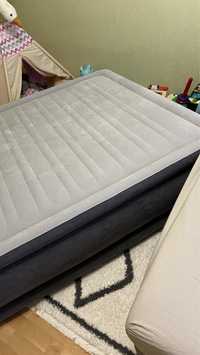 Надувная двуспальная кровать Intex