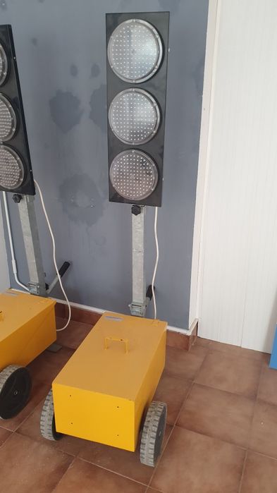 Semáforos  para regularizar trânsito