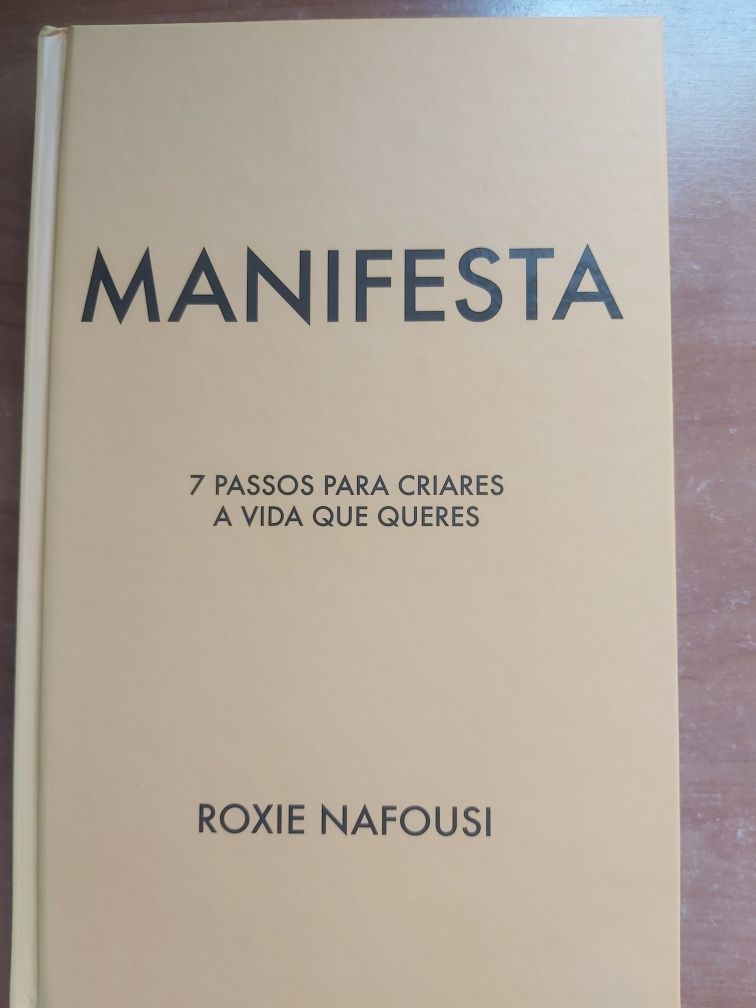 Manifesta,  roxie nafousi