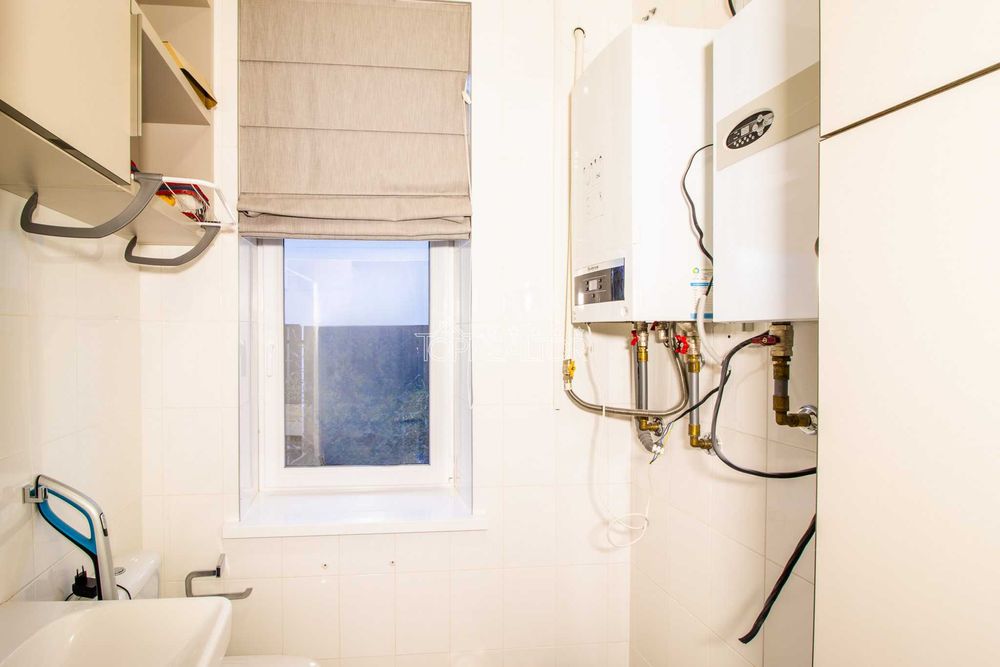 У продажі сучасний будинок с басейном в селищі Лісне! Без комісії!