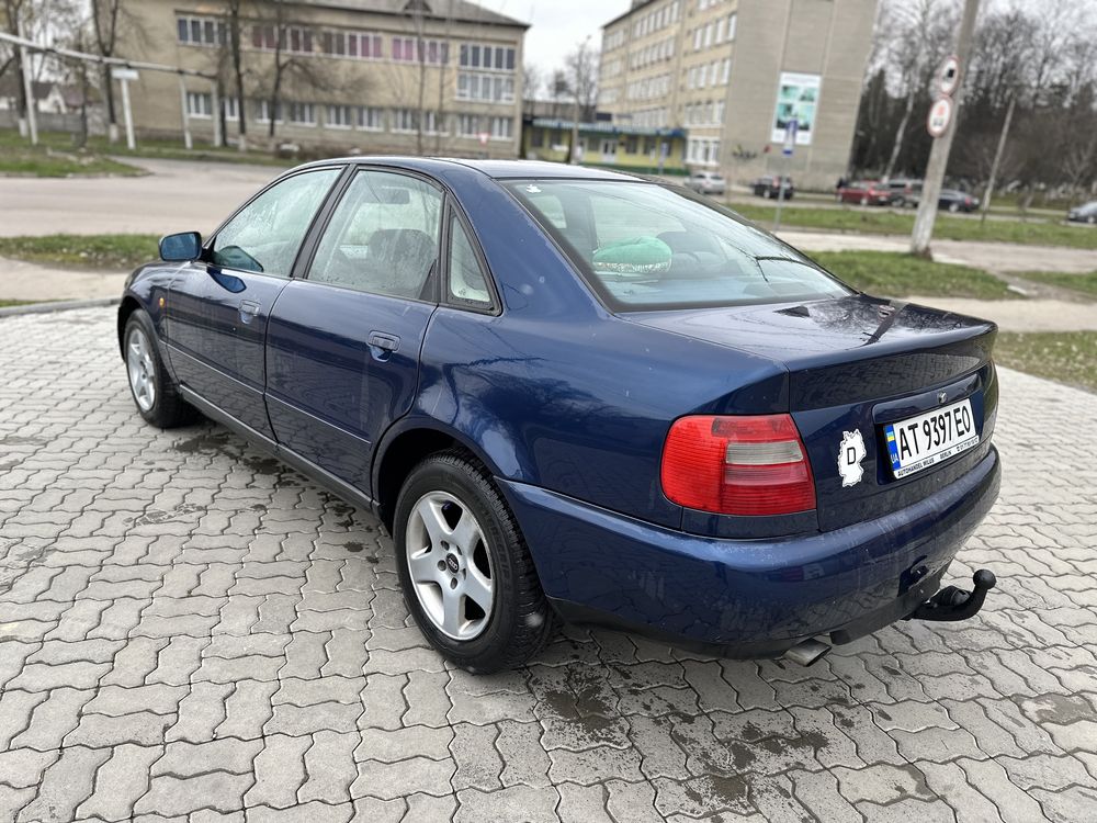 Audi. А4 бензинова