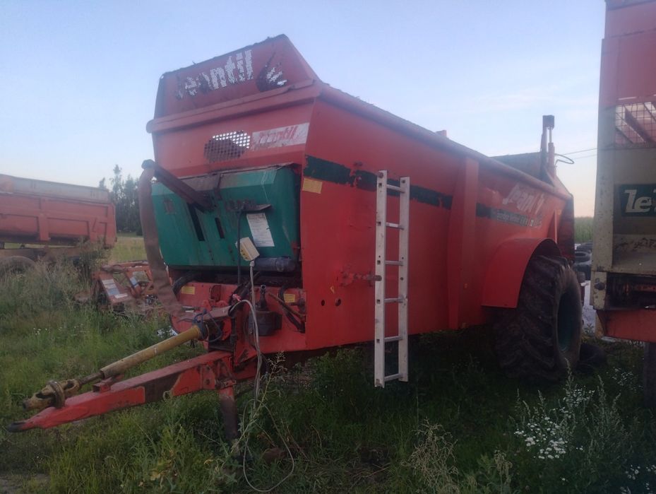 Rozrzutnik obornika wapna Gilibert helix 5 Jeantil