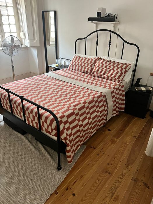 Cama com colchão 140x200