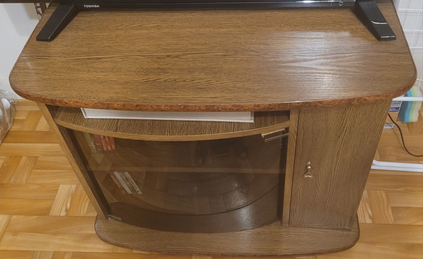 Brązowa szafka pod TV. Stan idealny
