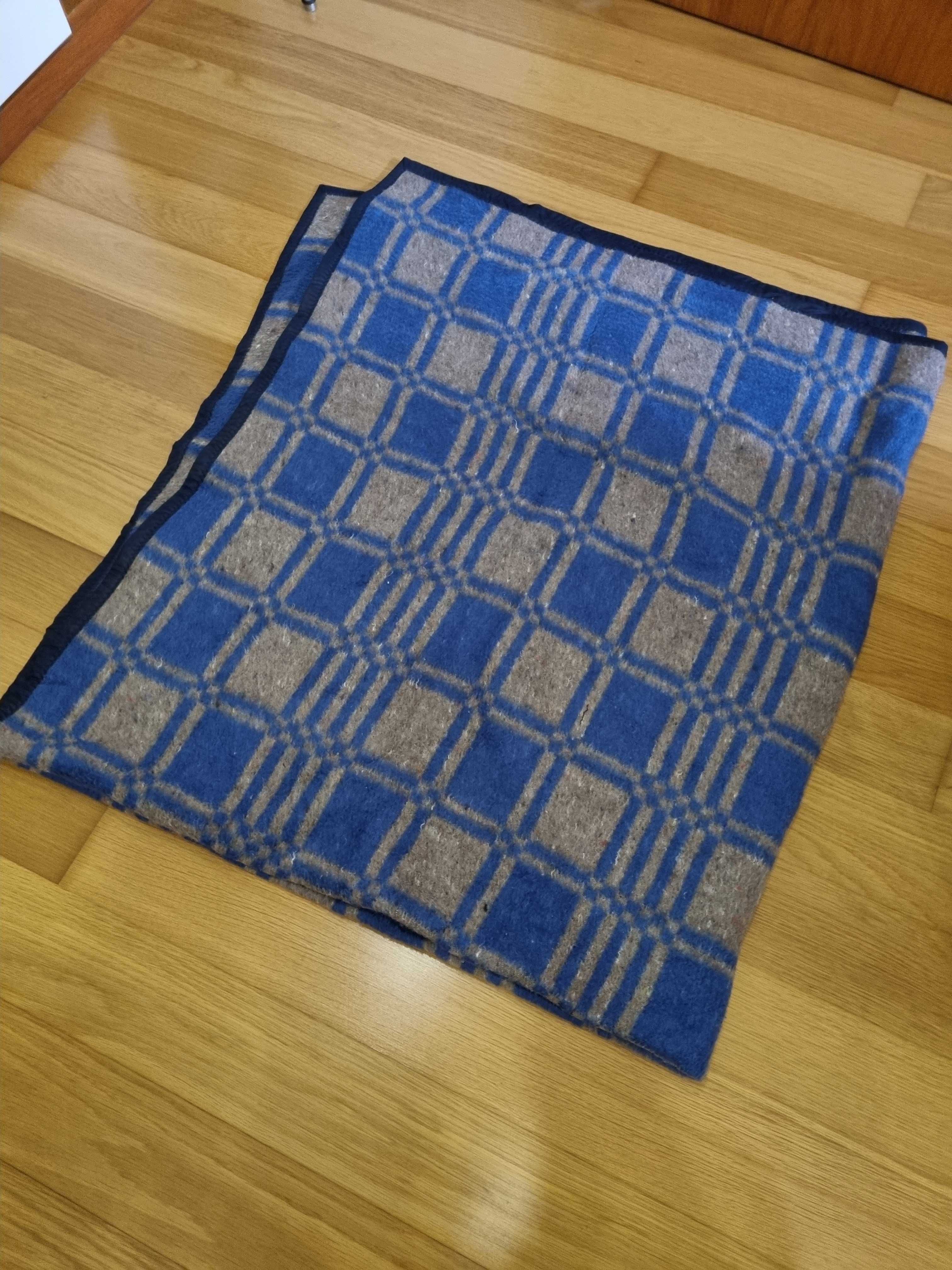 Cobertor azul fino