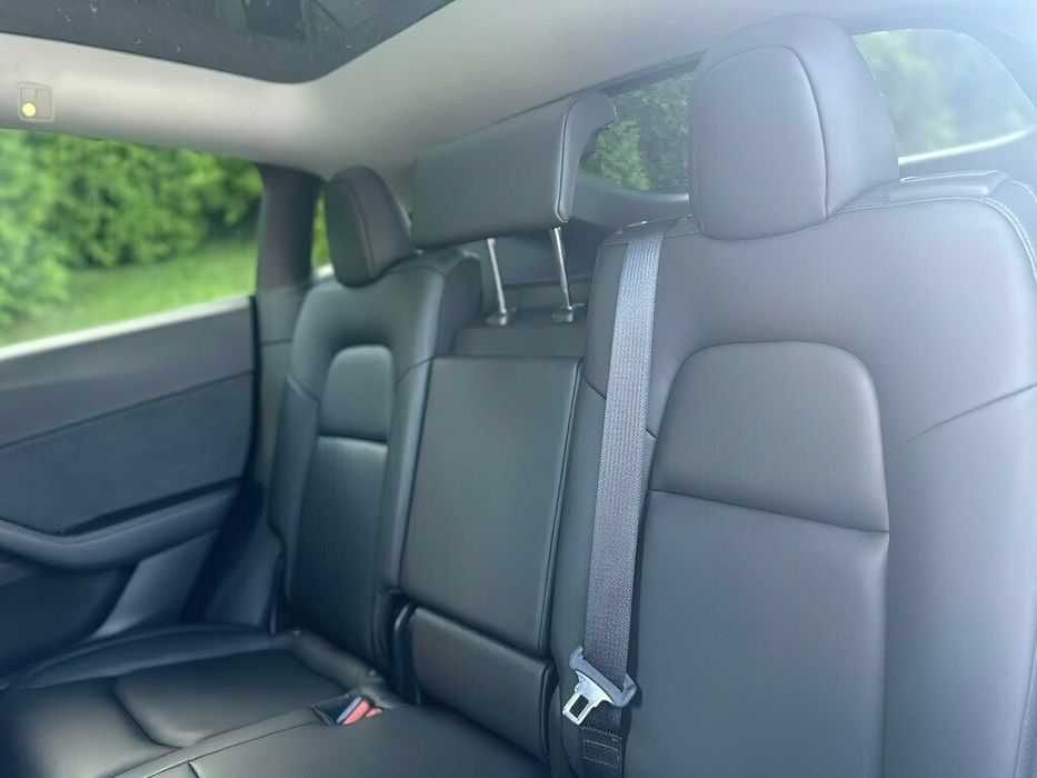 Tesla Model Y Long Range      2020