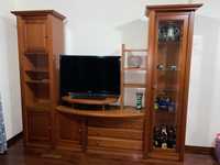 Vendo móvel de televisão de madeira cerejeira