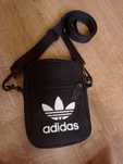 Tarebta adidas na ramie