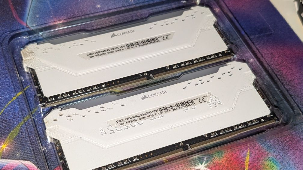 Corsair Vengeance White 16GB (2x8) DDR4 3200MHZ