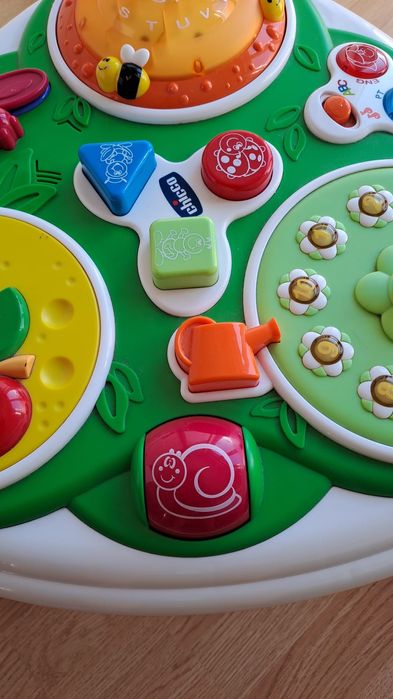 Mesa atividades bilingue Chicco