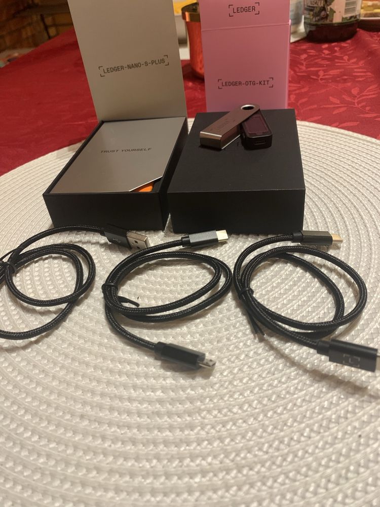 Ledger nano S-PLUS portfel kryptowalutowy