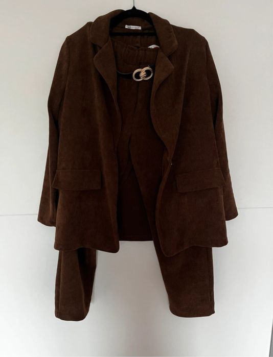 Komplet marynarka i spodnie 7/8 • czekoladowy • UNI