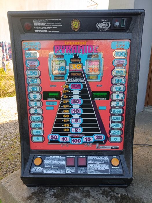 Automat do gry Pyramide Vintage