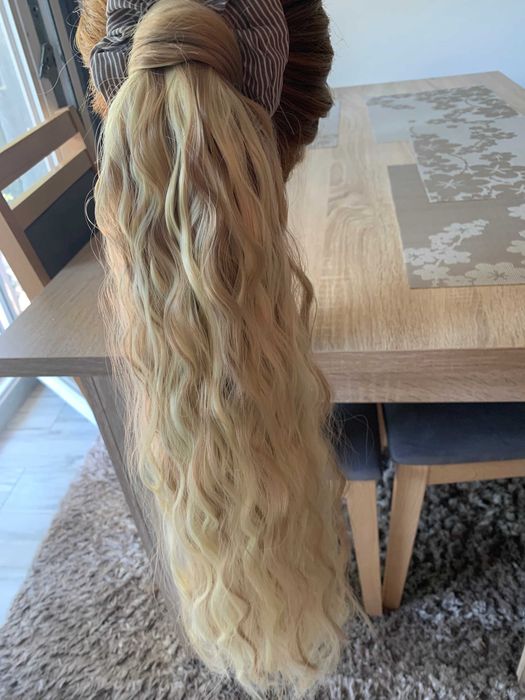 Samodzielnie doczepiany kucyk falisty mix ciemny jasny blond HITsezonu