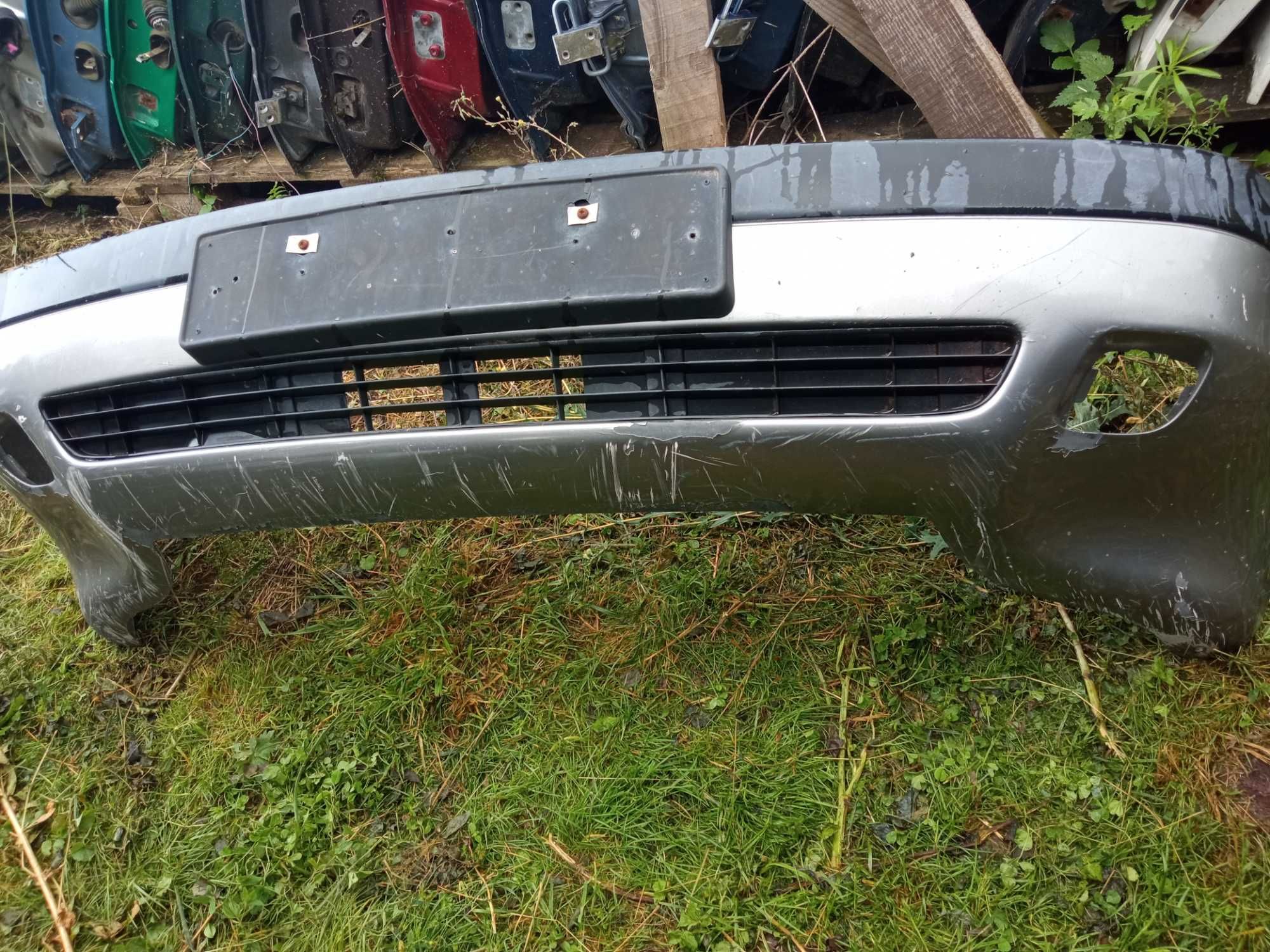 Бампер передній передний Audi 80 B3 893807095 Седан Авторозборка