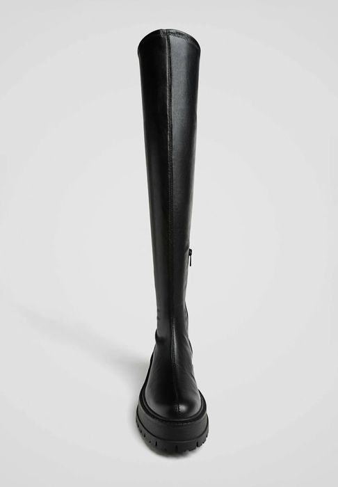 Чоботи Stradivarius