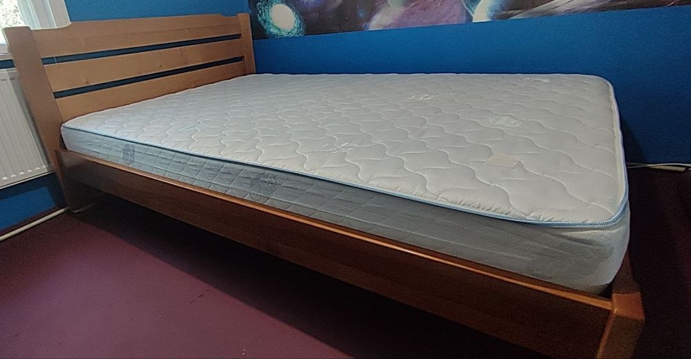 Продам ліжко з матрацом