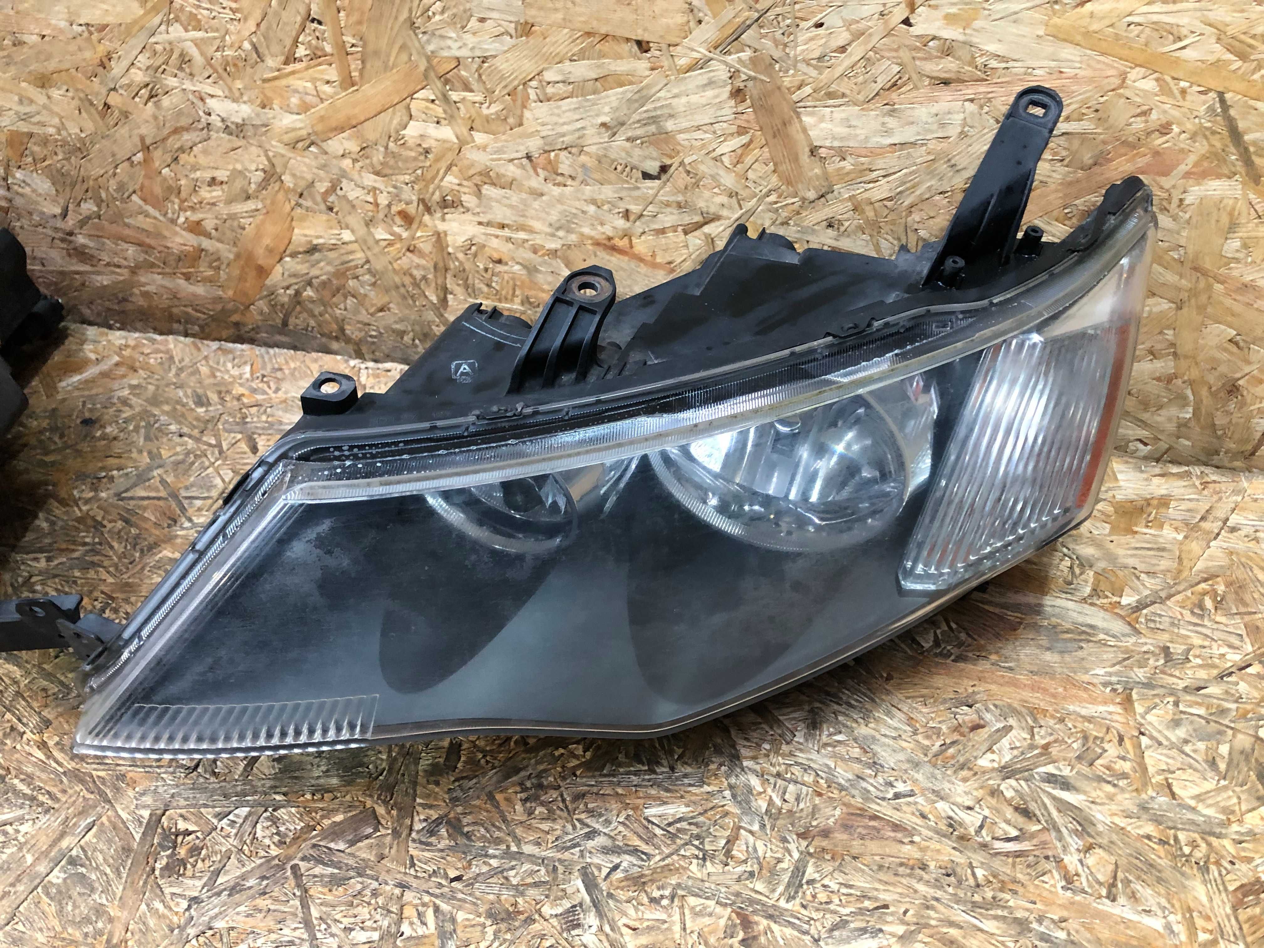 Lampa/reflektor przedni lewy prawy Mitsubishi Outlander